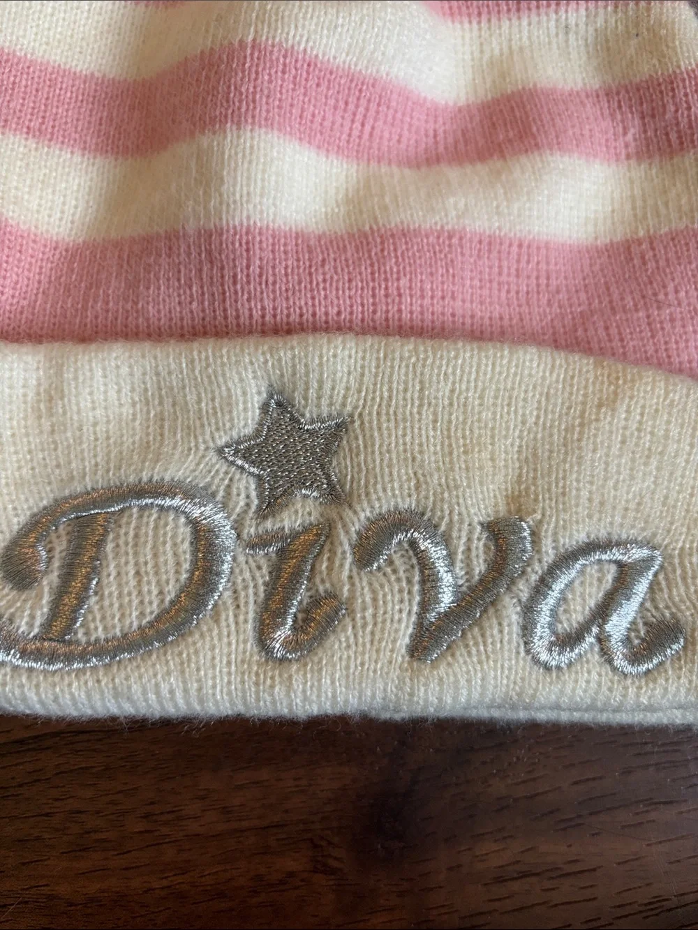 Lot of 3 hats for girls multicolored.